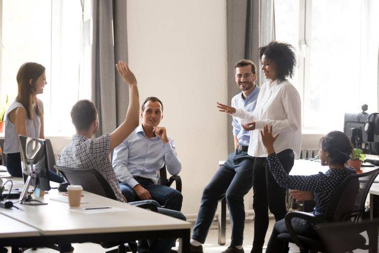 4 días laborales, una propuesta para aumentar el bienestar de los empleados, según estudio