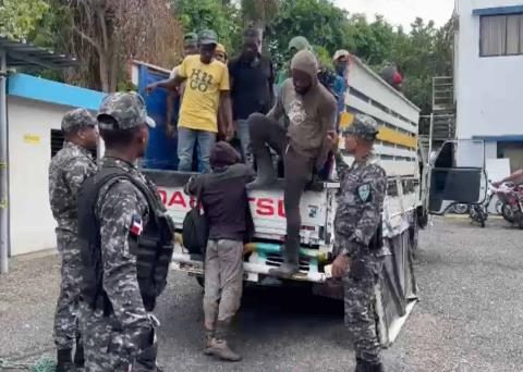 40 undocumented Haitians were detained in a Salcedo truck