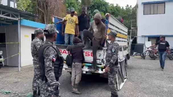 40 undocumented Haitians were detained in a Salcedo truck