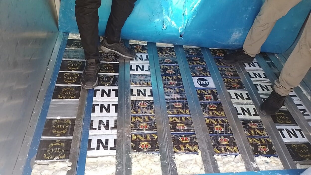 Incautan 494 paquetes de cocaína, apresan 3 en Baní