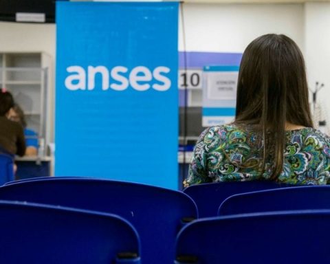 ANSES: who receives their salaries this Friday, October 18