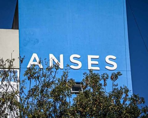 ANSES: who receives their salaries this Wednesday, October 16