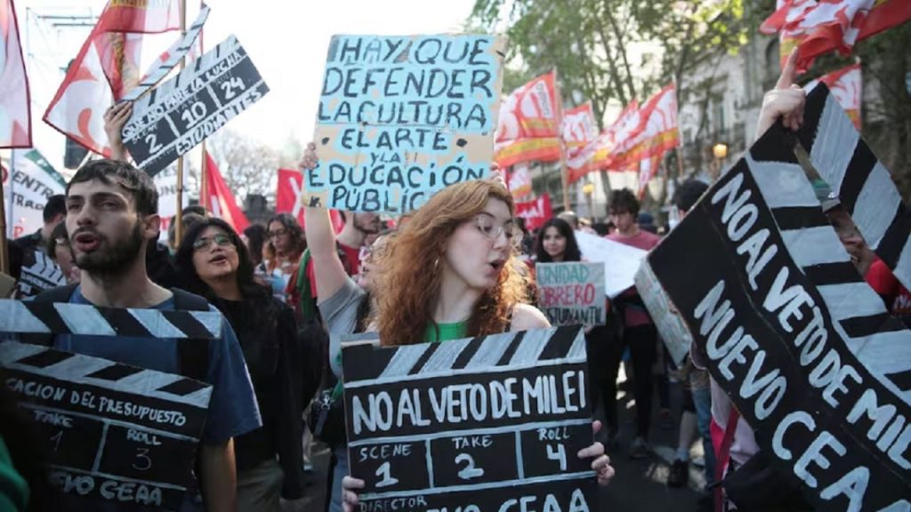 After the massive march, Javier Milei vetoed the university financing law