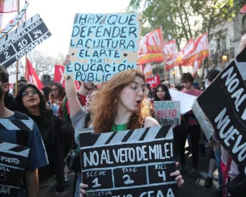 After the massive march, Javier Milei vetoed the university financing law