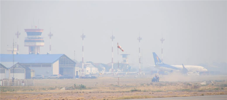 Aircraft takeoffs and landings are suspended in Viru Viru due to dense smoke