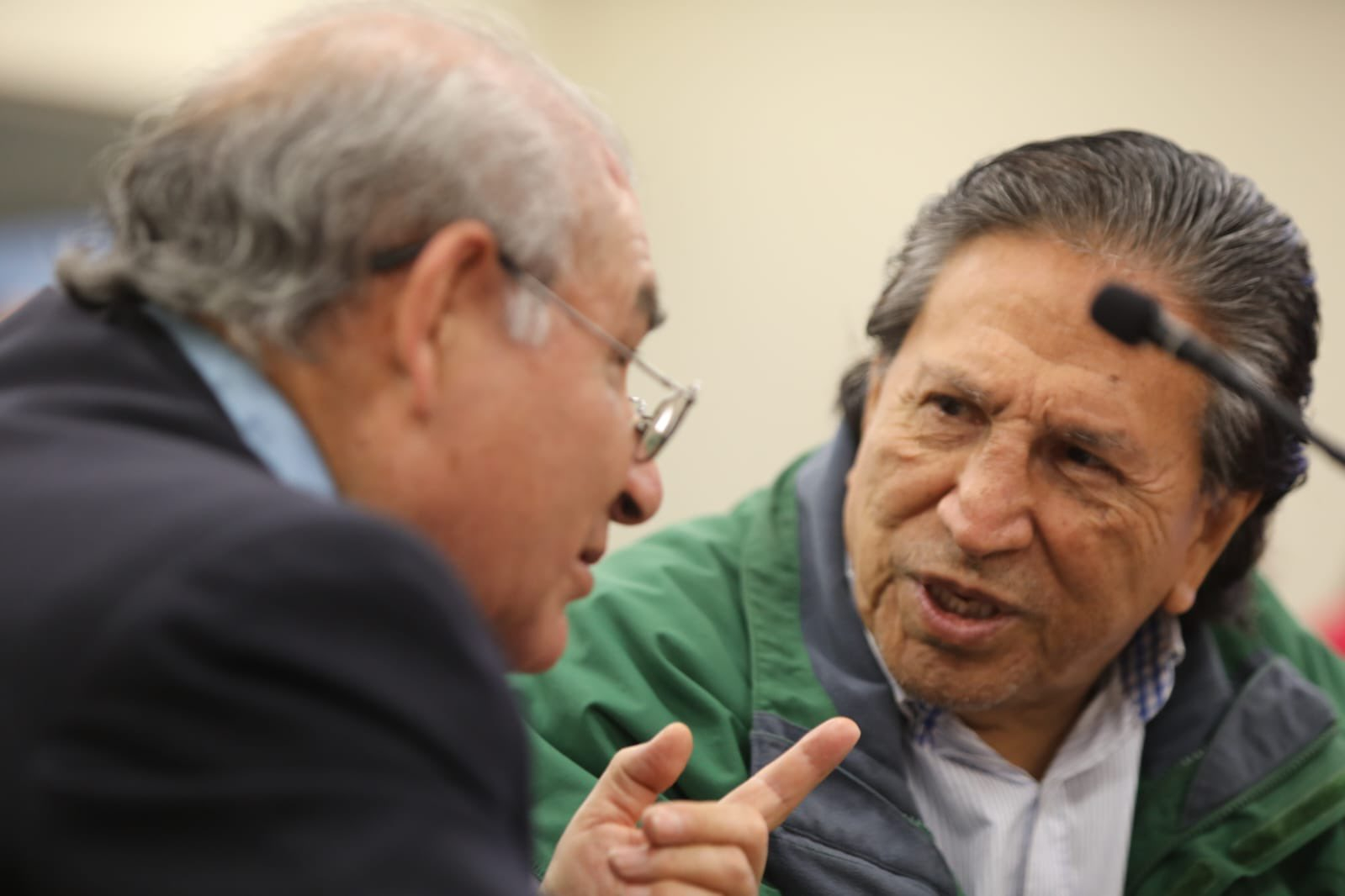 Alejandro Toledo shouts and interrupts José Domingo Pérez's argument during oral proceedings: "Who did I request?"