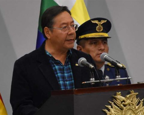 Arce assures that the “alarming” presence of military weapons in the Evista blockade has been verified