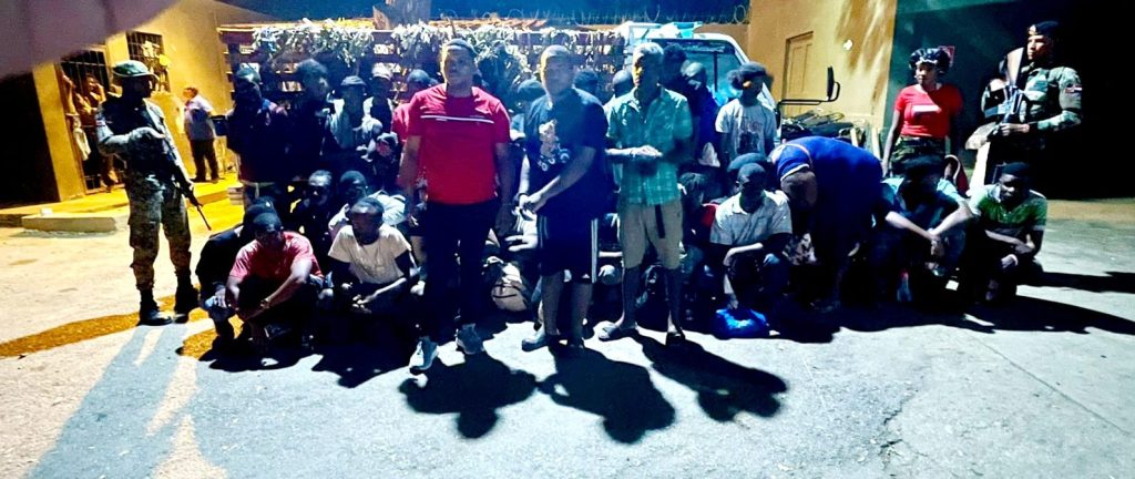 Autoridades de RD detienen a 96 haitianos indocumentados en Montecristi