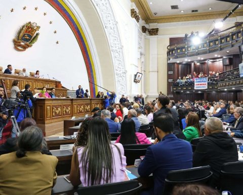 Assembly commemorates the birth of Simón Rodríguez and Rafael Urdaneta