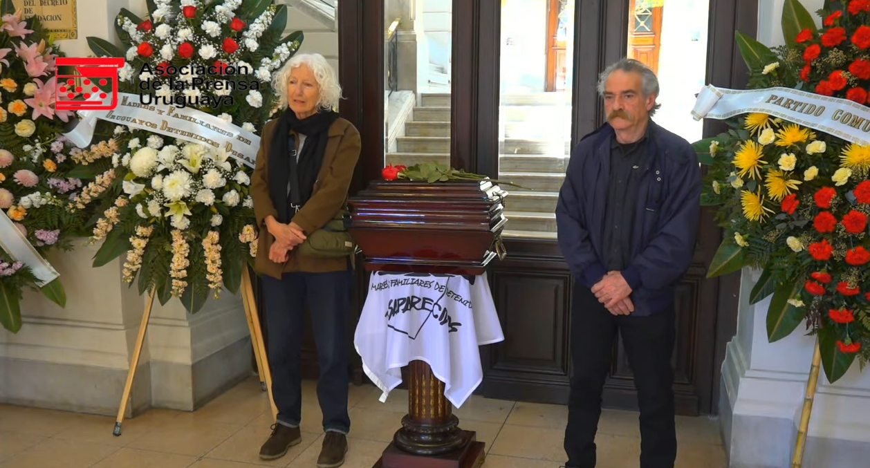 At this time, Luis Eduardo Arigón's wake is being held at the University of the Republic