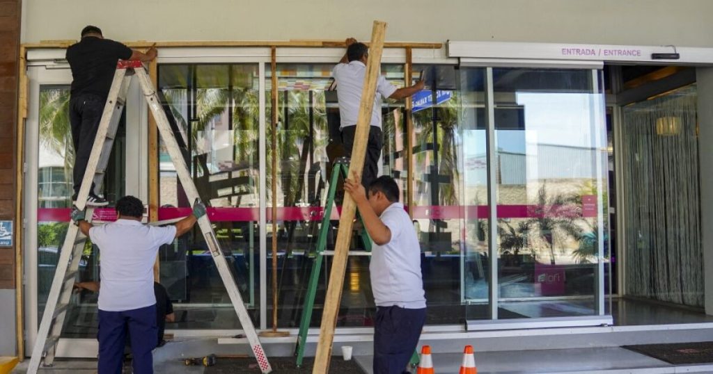 Banks close branches in Mérida due to the passage of Hurricane Milton