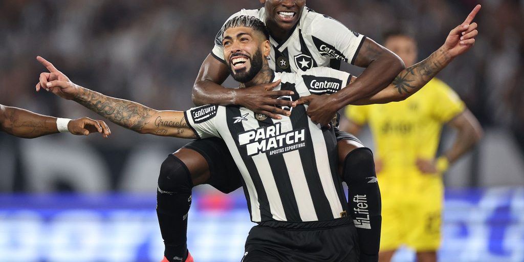 Botafogo beats Peñarol 5-0 and puts foot in the Libertadores final