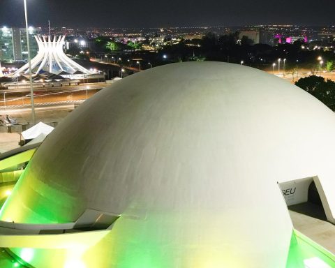 Brasília lights up in green and yellow 2 days before the national team’s game