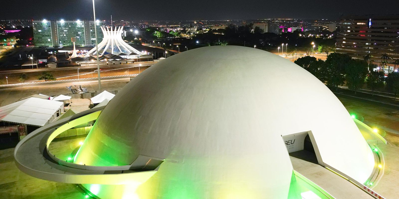 Brasília lights up in green and yellow 2 days before the national team’s game