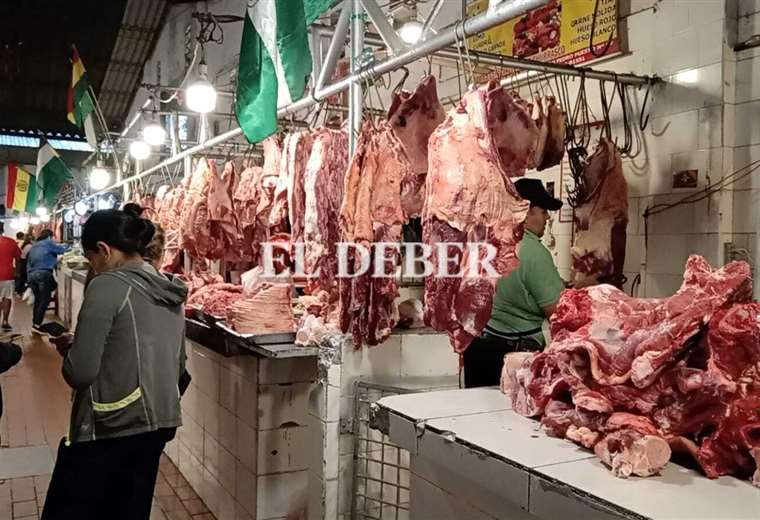 Butchers say that the price per kilo hook continues at Bs 28