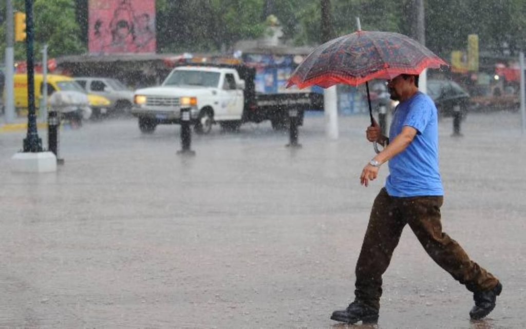 COE eleva a 8 el número de provincias en alerta verde por vaguada y onda tropical