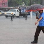 COE eleva a 8 el número de provincias en alerta verde por vaguada y onda tropical