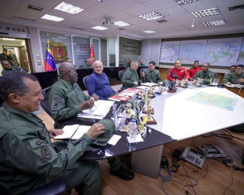 Cabello asks to strengthen the union of civil and military organizations