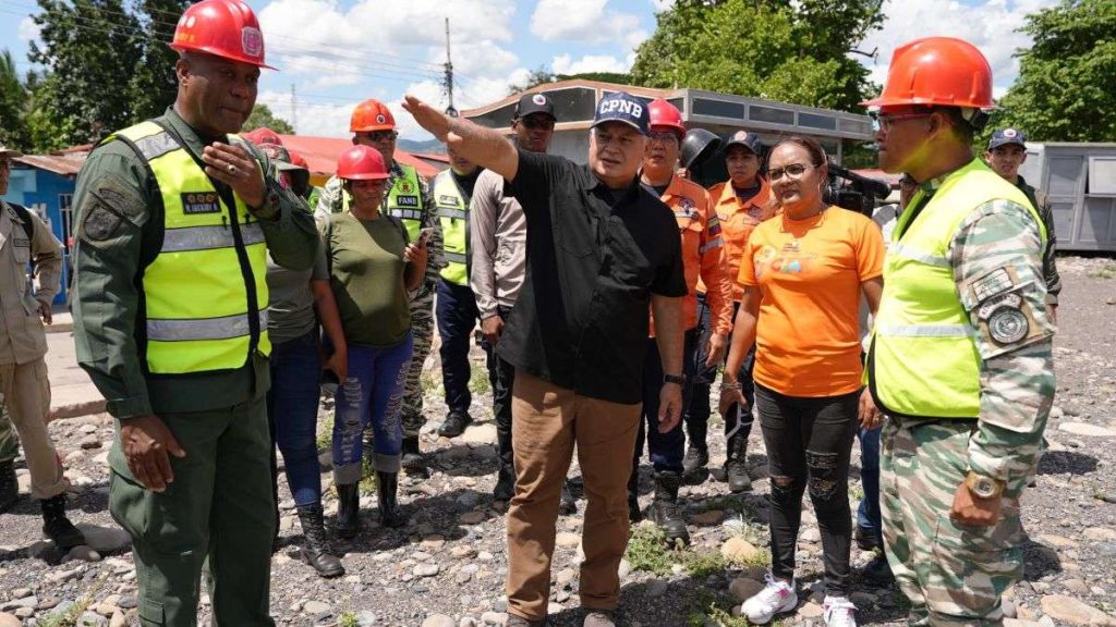 Cabello supervises recovery work in Cumanacoa