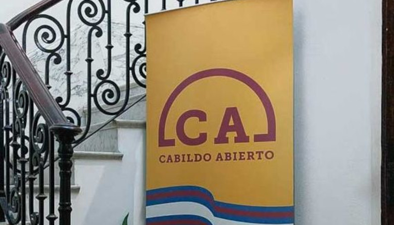 Cabildo Abierto presents more than 320,000 signatures for plebiscite on consumer credit