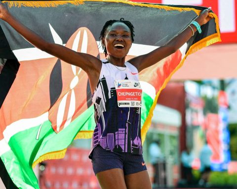 Chepngetich breaks Chicago marathon women's world record