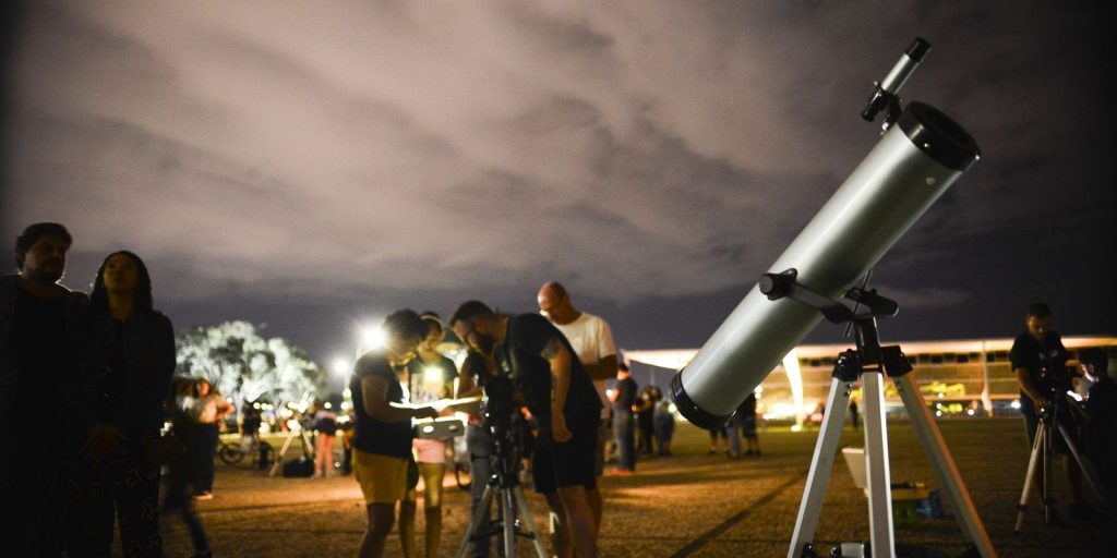 Comet that will pass close to Earth can be seen in Brazil