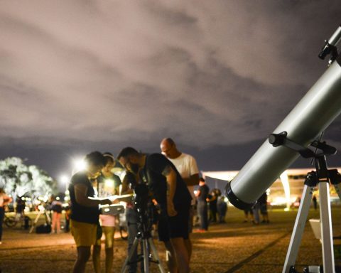 Comet that will pass close to Earth can be seen in Brazil