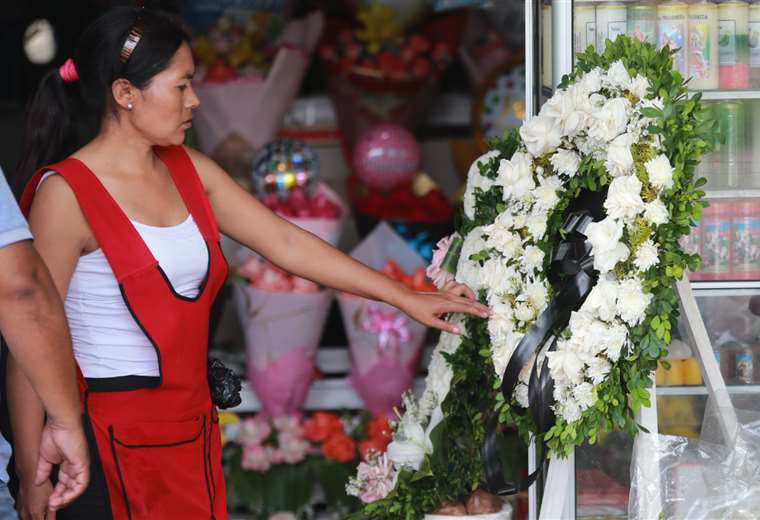 Conflicts increase flower prices in cemeteries