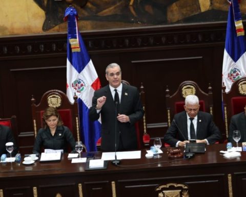 Diputados aprueban préstamo por 100 millones de dólares