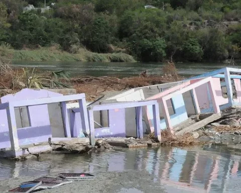 Alojamientos en la playa de Imías, Guantánamo, destruidos por el huraán Oscar