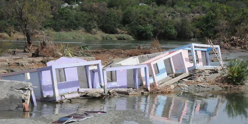 Alojamientos en la playa de Imías, Guantánamo, destruidos por el huraán Oscar