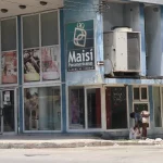 Una tienda cerrada en La Habana, Cuba