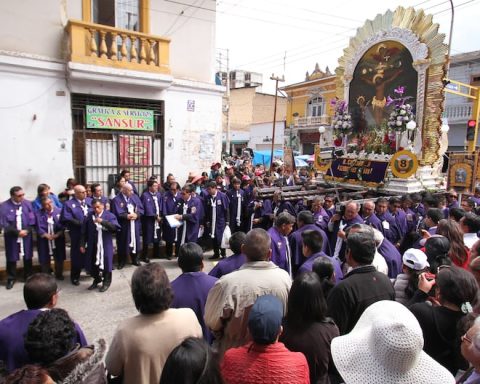 Devotion to the Lord of Miracles returns in Huancayo and this is the route of the first procession