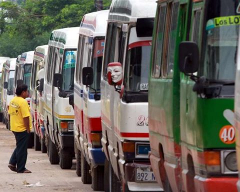 Diesel shortage reduces buses between 20% and 30%, and affects garbage collection