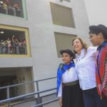 Dina Boluarte inaugura colegio.