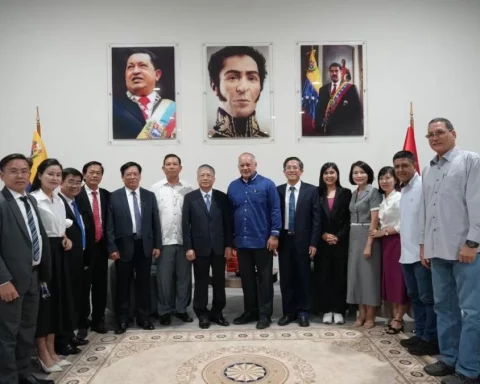 Diosdado Cabello received a delegation from the Communist Party of Vietnam