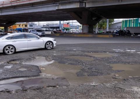 Duarte Highway intersection in serious deterioration due to leaks