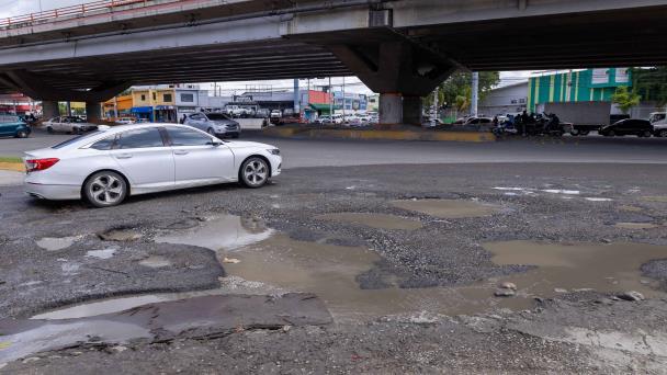 Duarte Highway intersection in serious deterioration due to leaks