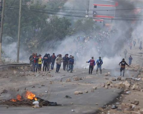 Evo denounces that the Government is preparing a decree to declare a state of siege in Cochabamba, but a vice minister rules it out