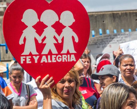 Fe y Alegría seeks to avoid school dropouts with its new scholarship program