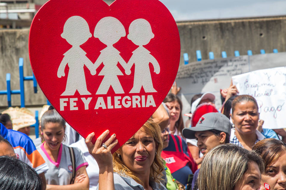 Fe y Alegría seeks to avoid school dropouts with its new scholarship program