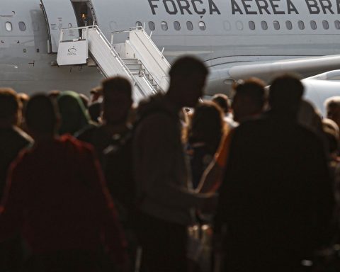 Fifth FAB flight with 220 repatriates from Lebanon arrives in SP