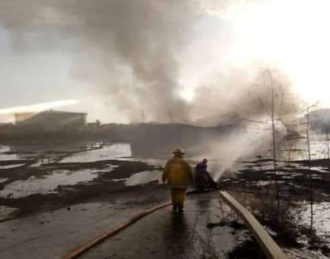 Fire in PDVSA tank caused by lightning in Cabimas extinguished