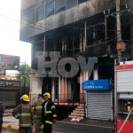 Bomberos controlan incendio en mueblería de la avenida Isabel Aguiar en Herrera