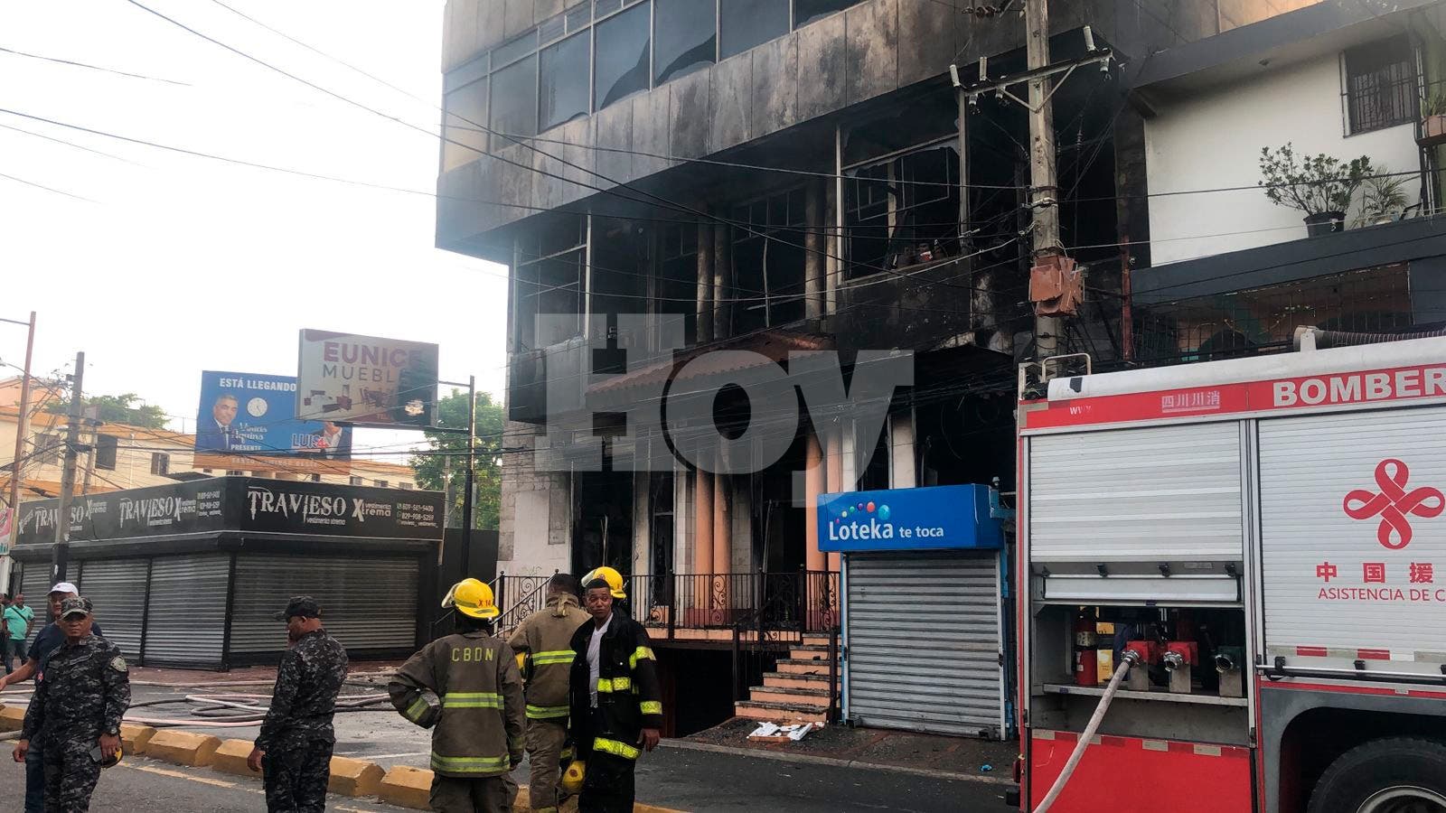 Bomberos controlan incendio en mueblería de la avenida Isabel Aguiar en Herrera