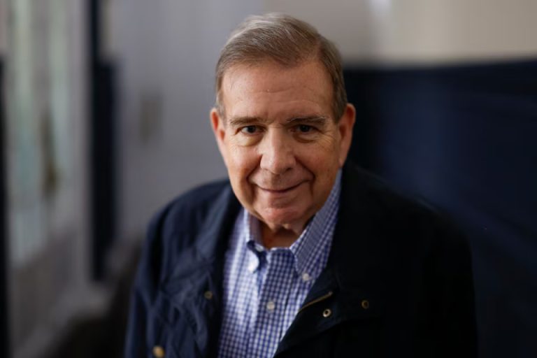 Edmundo González had an injury to his left arm due to a "misstep" in