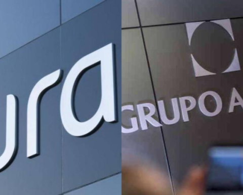 Grupo Argos and Grupo Sura would analyze a share restructuring