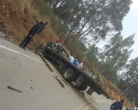 Head-on collision leaves three dead on the highway that connects Cochabamba with Santa Cruz