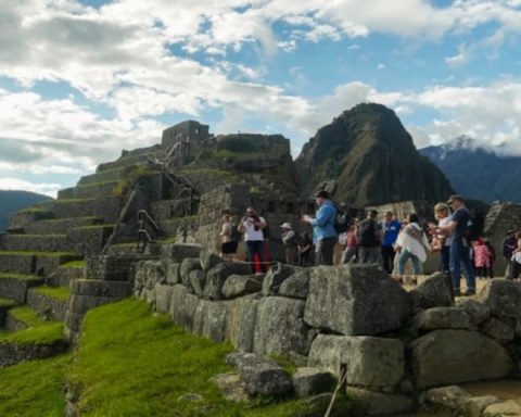 How to support Machu Picchu at the World Travel Awards 2024? Vote here