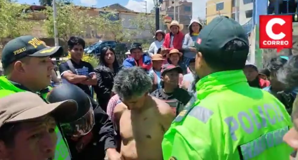 Huancayo: Residents punish alleged criminal and burn his motorcycle (VIDEO)